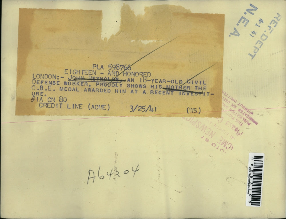 1941 Press Photo London John Reynolds Civil Defense worker & his mom