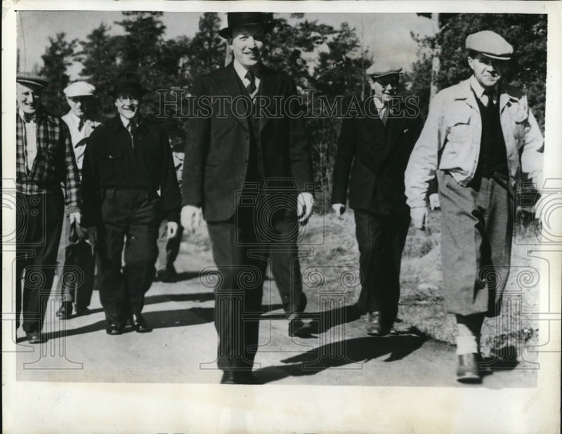 Load image into Gallery viewer, 1941 Press Photo Finland Pres Risto Ryti &amp; Premier JW Rangell walk to Sweden
