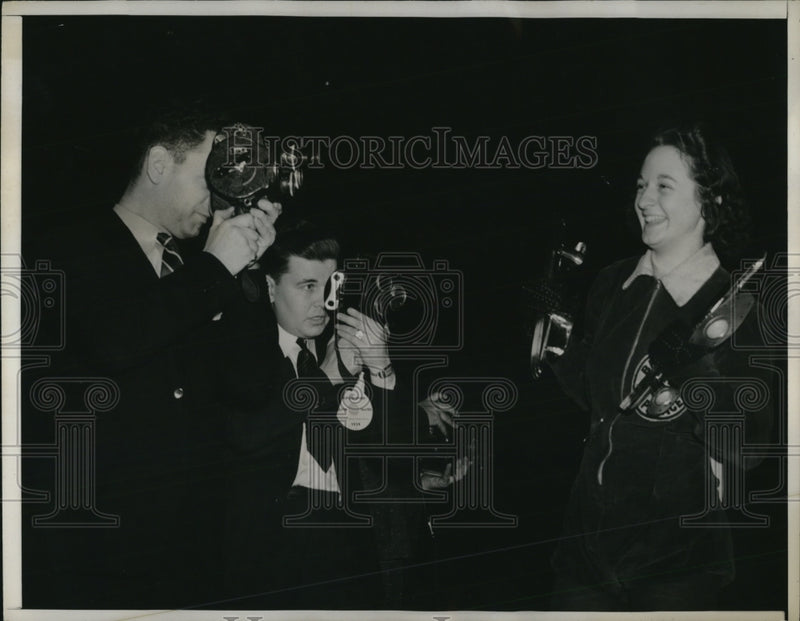 Load image into Gallery viewer, 1939 Press Photo Hilda Reuther Brooklyn IPSC wins Sr girls music finals

