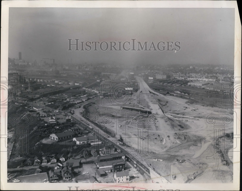 1985 Press Photo Kingsburg bridge broadway foreground, Clack-Willow interchanged