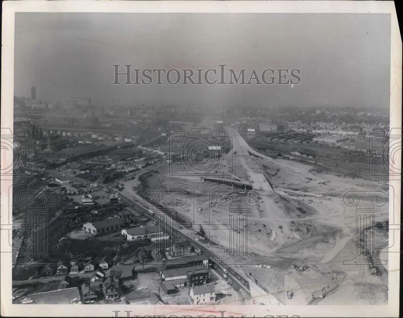 Load image into Gallery viewer, 1985 Press Photo Kingsburg bridge broadway foreground, Clack-Willow interchanged
