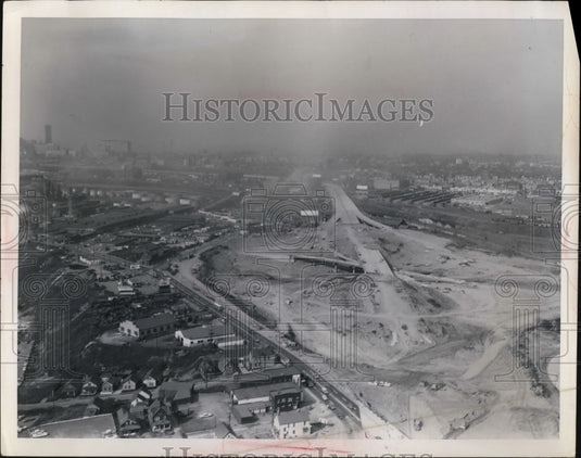 1985 Press Photo Kingsburg bridge broadway foreground, Clack-Willow interchanged