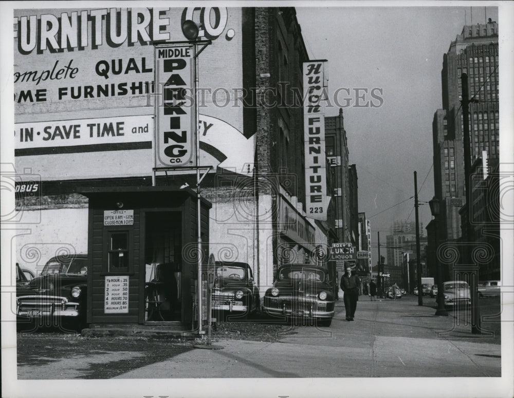 1953 Press Photo Middle Parking beside Huron