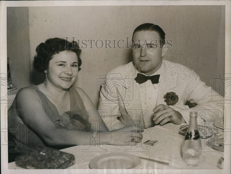 Load image into Gallery viewer, 1937 Press Photo Mr &amp; Mrs Guernsey Curran Jr NY socialites in Fla
