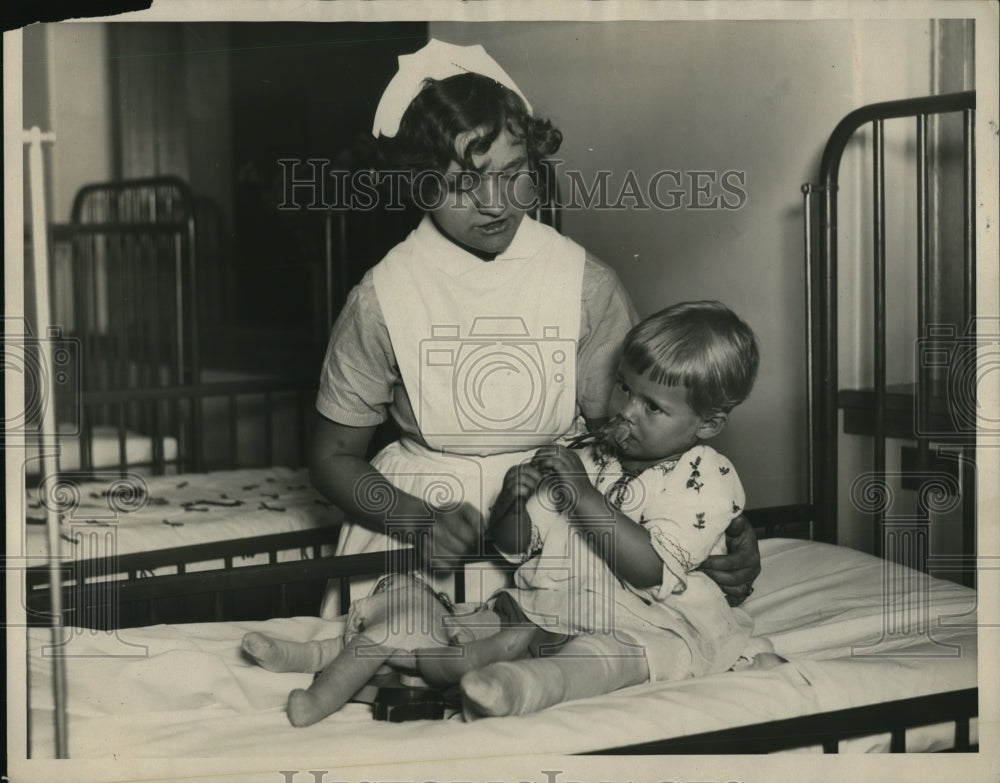 1928 Press Photo Rainbow Hospital a nurse & a small boy