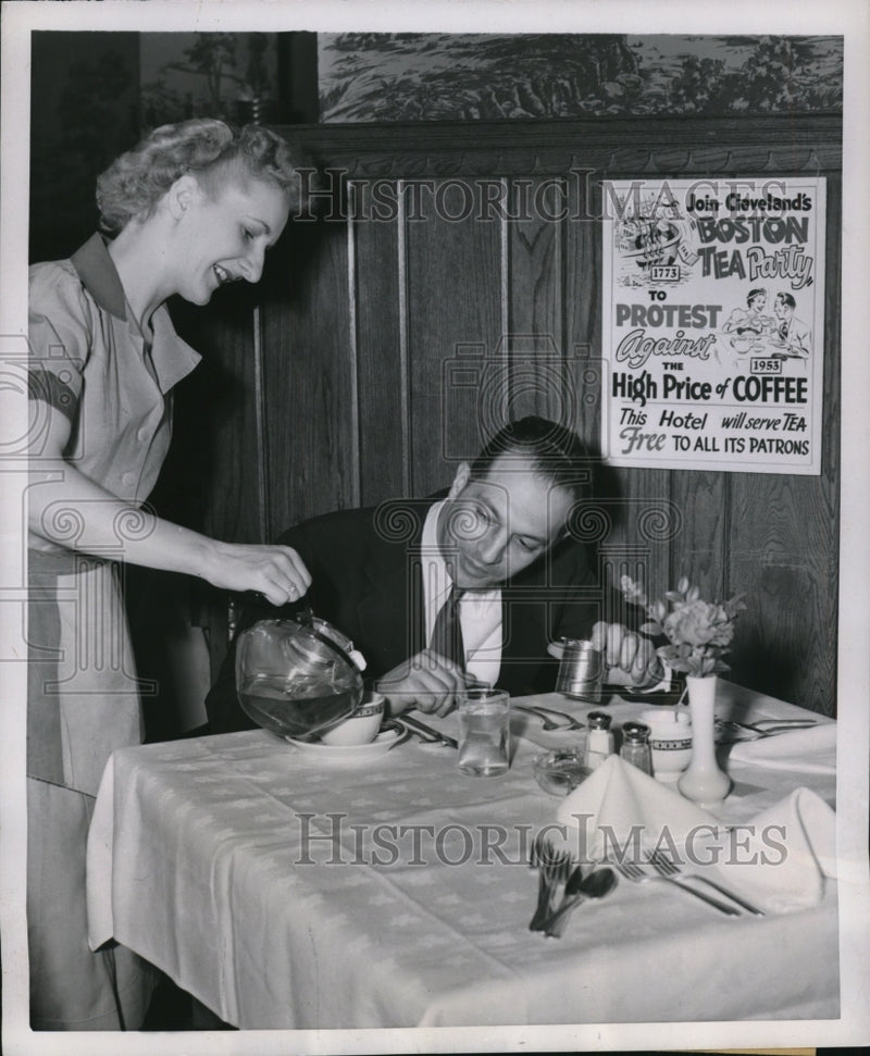 Load image into Gallery viewer, 1953 Press Photo Cleveland Ohio Sherwood Horowitz waitress Kitty Gtad

