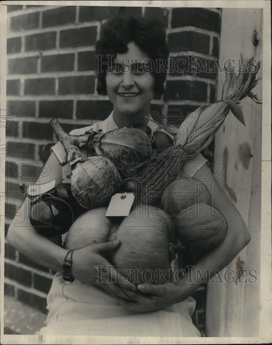 1929 Press Photo Katherine Kones Sedalia Mo & harvesy of gourds