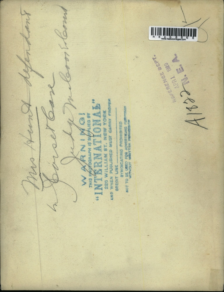 1920 Press Photo Mrs Hunt defendant in Corset case Judge Malcolm Count