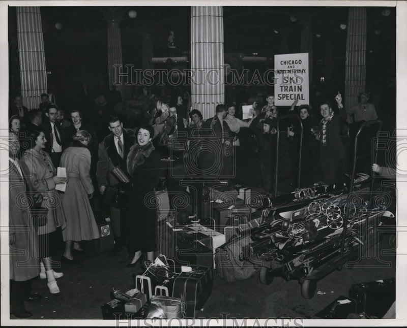 Load image into Gallery viewer, 1951 Press Photo Chicago Ill NW train station ski crowd to board a train
