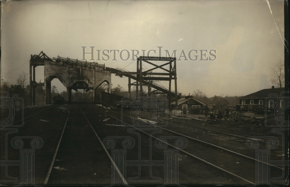 1922 Press Photo A coal mine & its surface processing facilities