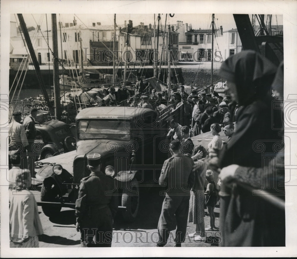 1949 Press Photo Republician Guards at Ile D'Y eu France, last prisoner Petain