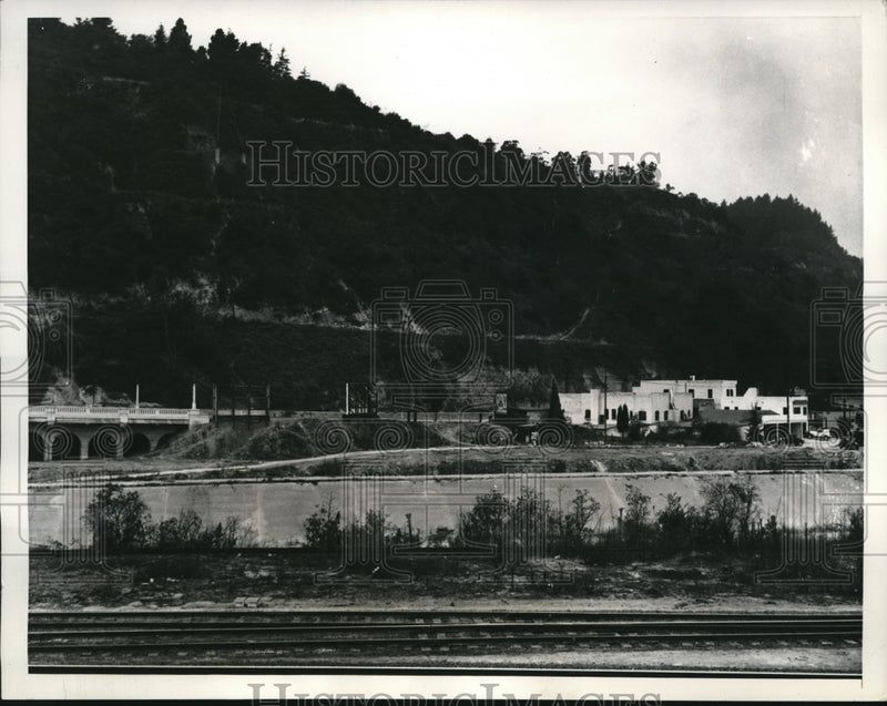 Load image into Gallery viewer, 1937 Press Photo Elysian Park LA Calif earthquake cauused mud slide area
