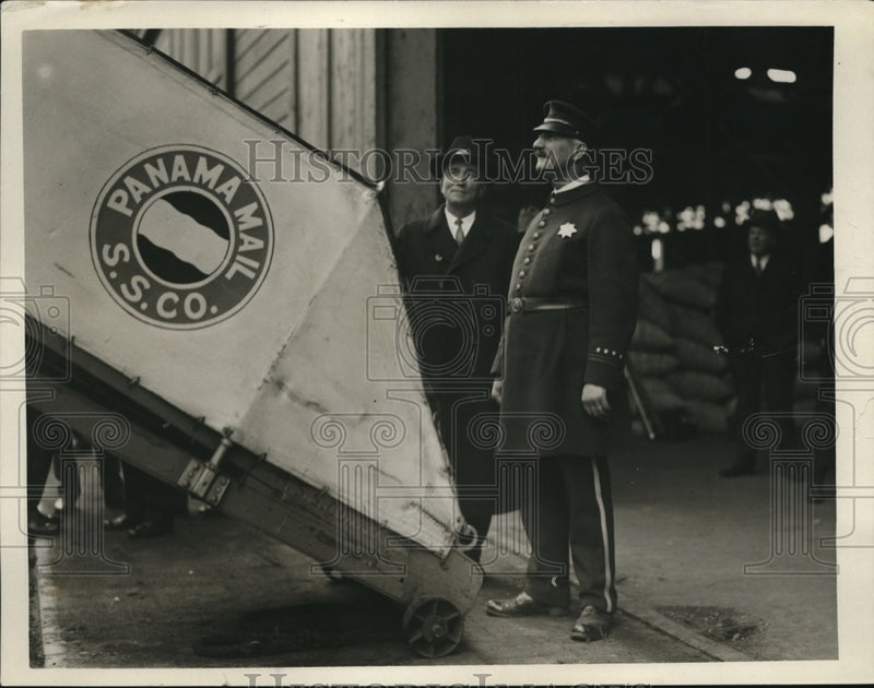 Load image into Gallery viewer, 1927 Press Photo San Francisco Panamail Liner that had 1600 dollars stolen
