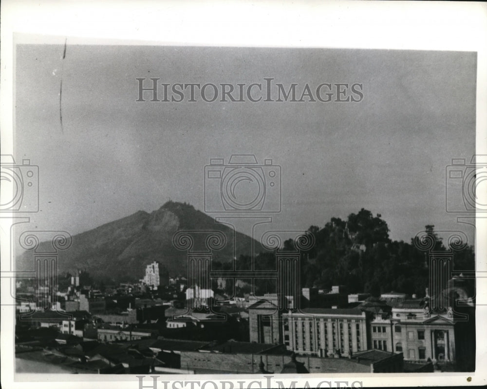 1941 Press Photo Santa Lucia & San Crisobal Mts around Santiago Chile