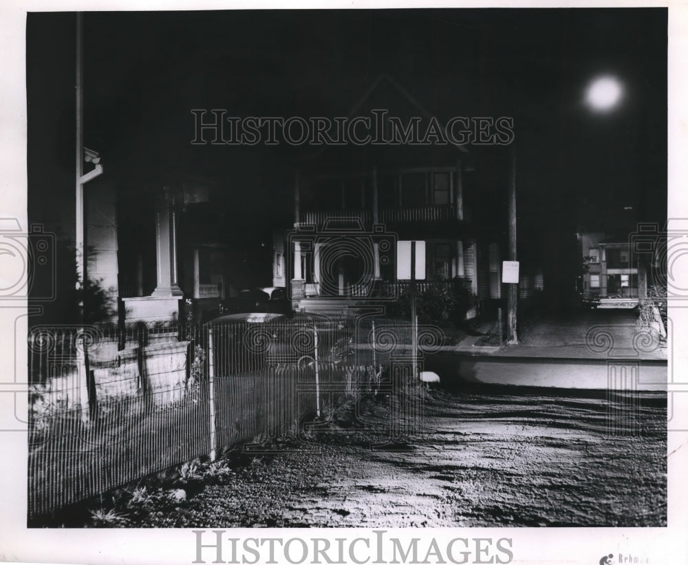 1960 Press Photo Cleveland Ohio a street after dark with few streetlights