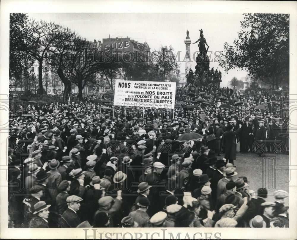 1934 Press Photo Paris France crowds by Socialists & Communists protesting
