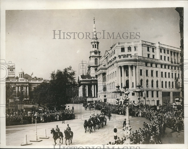 Load image into Gallery viewer, 1933 Press Photo British King opens new South Africa house in London
