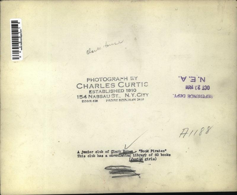 Load image into Gallery viewer, 1931 Press Photo Junior club of Clark House &amp; circulating library
