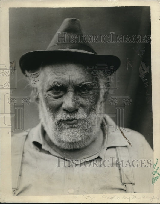 1925 Press Photo JC Morgan Dayton Ohio a horse shoer
