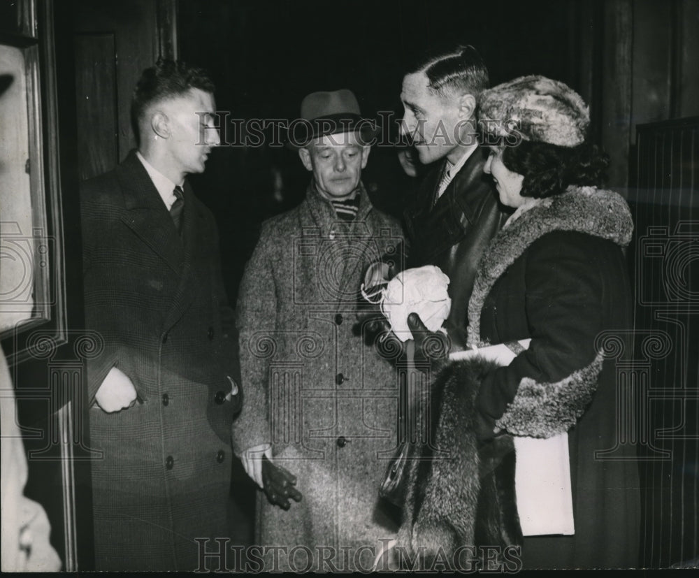 1939 Press Photo Brian Grover British airman & Russian wife-release from prison