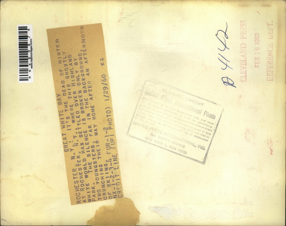 1960 Press Photo Rochester NY skiers at Hihland park