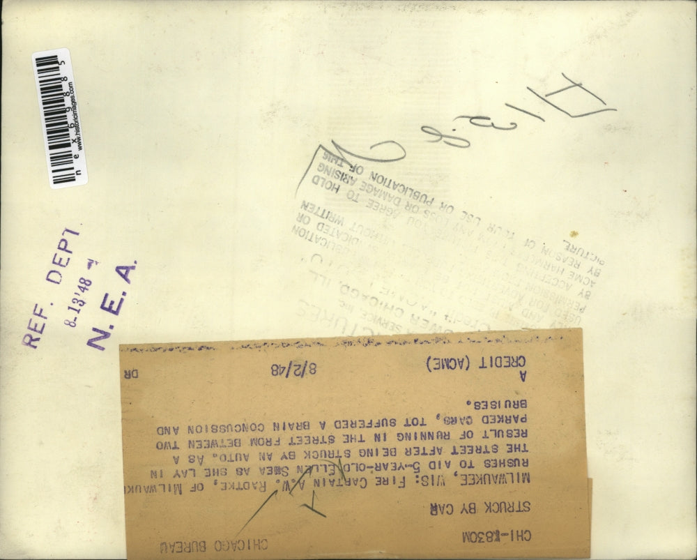 1948 Press Photo Milwaukee Wis Fire Capt AW Radtke aids Ellen Shea age 5