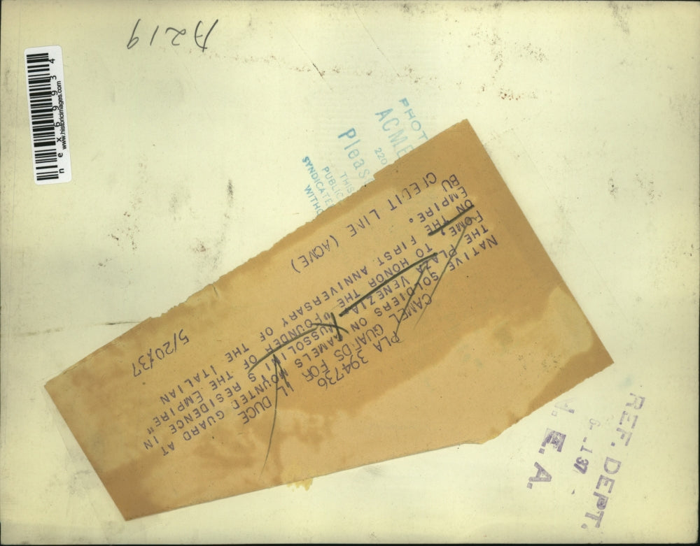 1937 Press Photo Native soldiers on camels at Plaza Venezia in Afrca