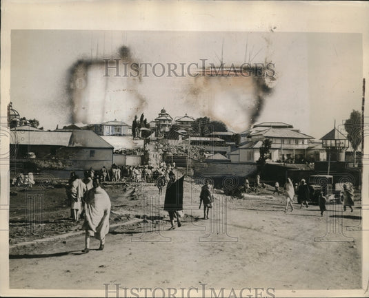 1930 Press Photo A Triumphal arch in construction for the coronation