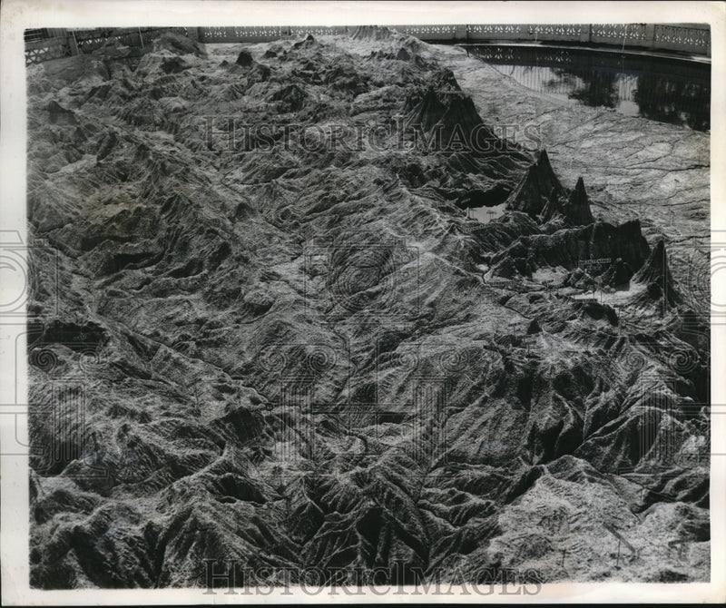 Load image into Gallery viewer, 1948 Press Photo The rugged peaks of Guatemala City rise to 14,000 &amp; 16,000 feet
