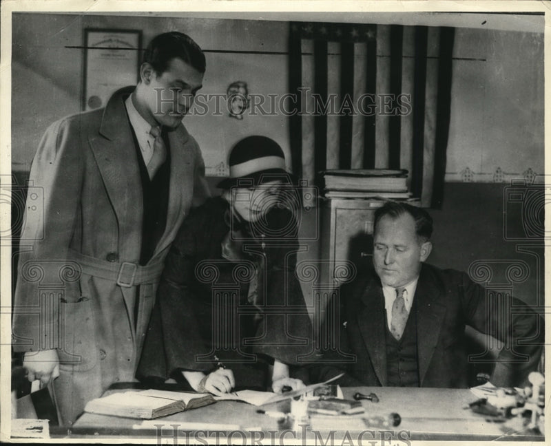 Load image into Gallery viewer, 1934 Press Photo Jack de Ruyter, Peggy RickJustice Neil Nolan in Pa wedding
