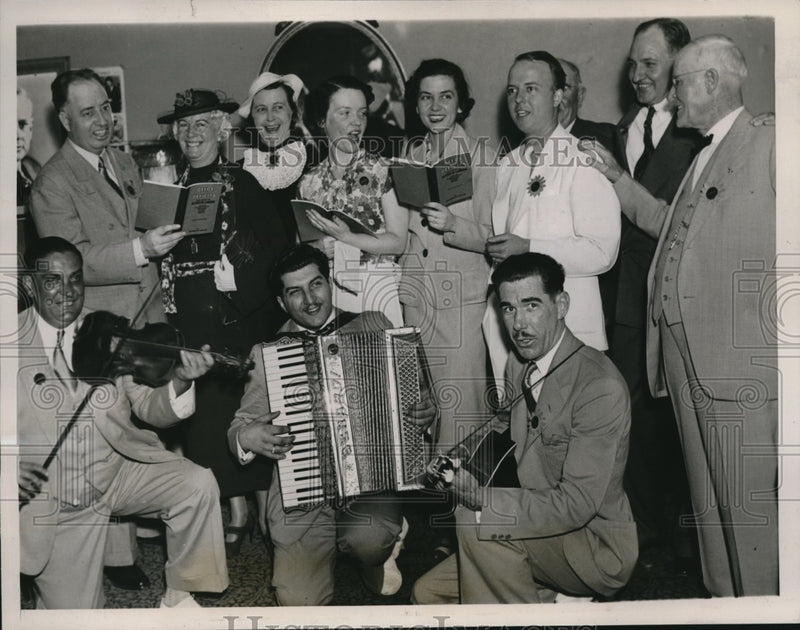 Load image into Gallery viewer, 1936 Press Photo Cleveland Ohio GOP convention Landon supporters &amp; a band
