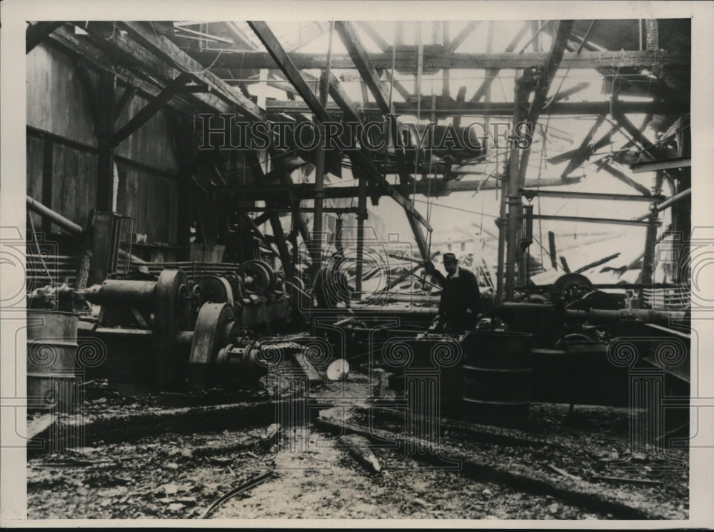 1941 Press Photo McKees Rocks Pa firemen at Pressed Steel Co burned down