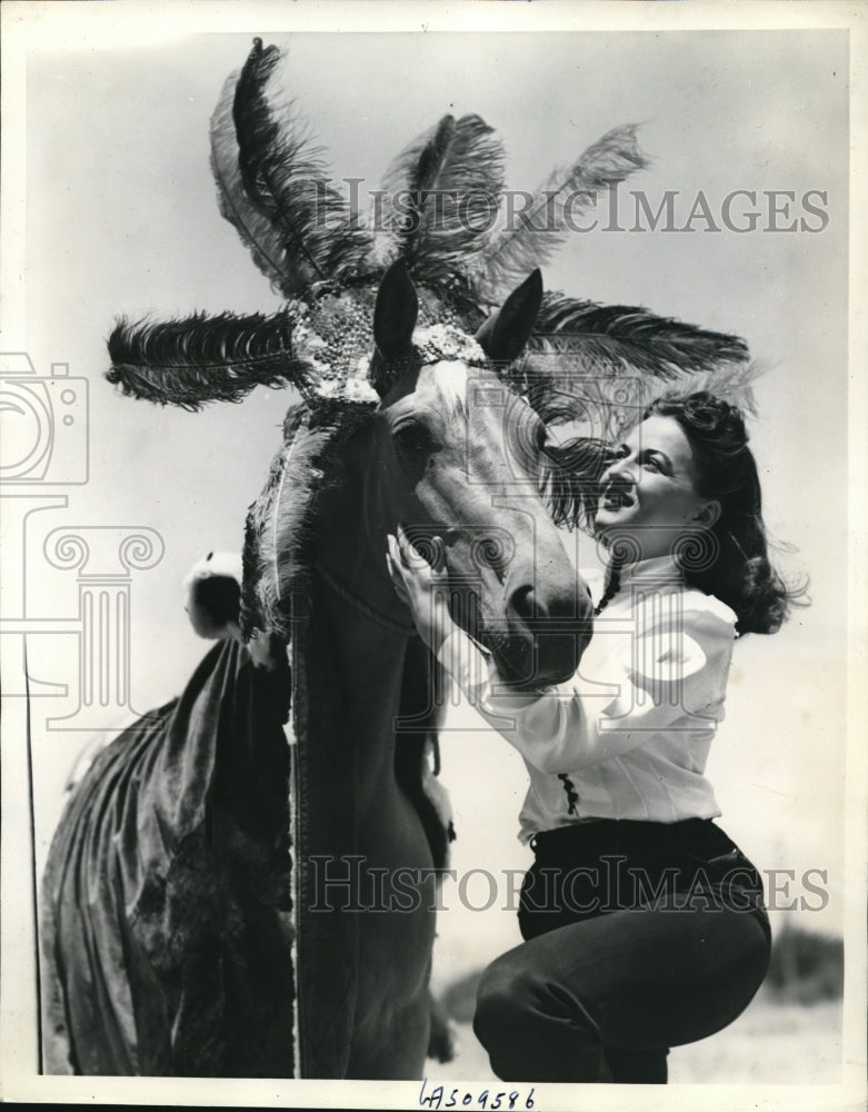 Load image into Gallery viewer, 1939 Press Photo San Diego Calif Betty Lawrence &amp; champion mare Nina
