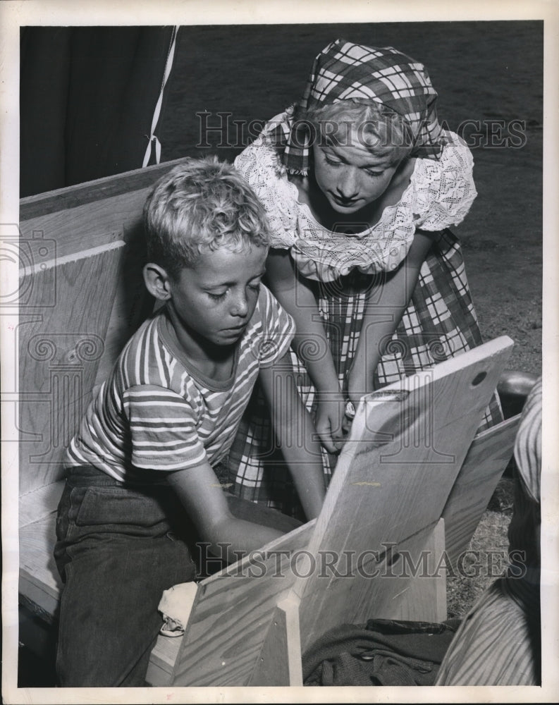 1947 Press Photo Child Artist school run by Phoebe Whipple & Gen P. Glassford