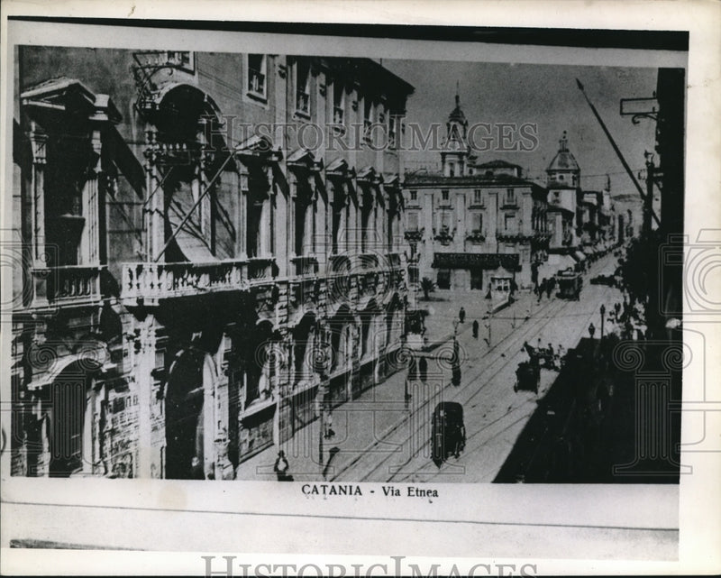 Load image into Gallery viewer, Press Photo Street View of Catania, Italy -- Etna Avenue
