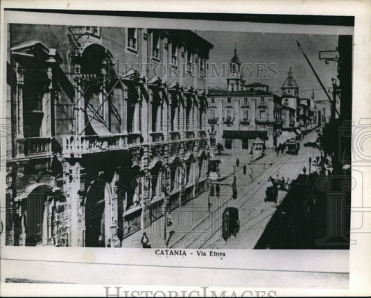 Press Photo Street View of Catania, Italy -- Etna Avenue