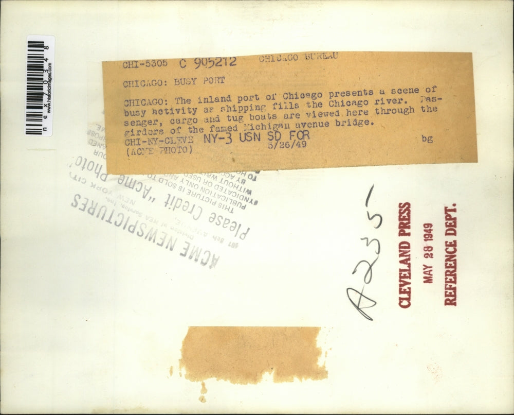 1949 Press Photo Chicago cargo & liner ship at docks in the port city