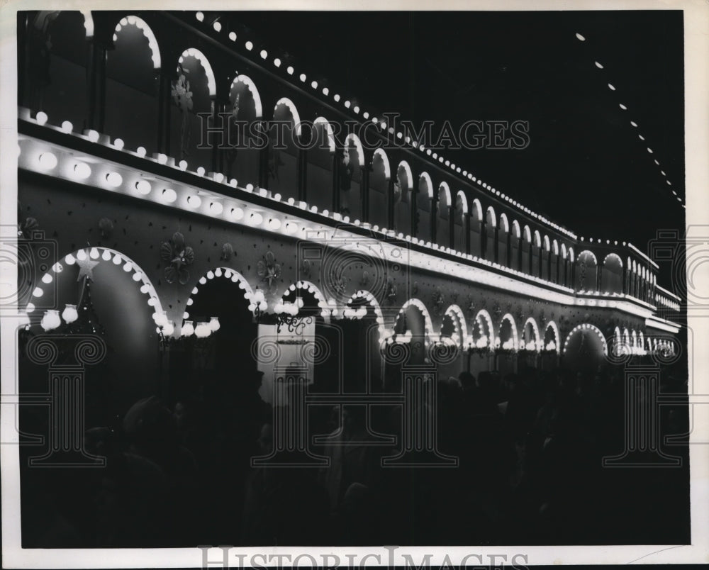 1957 Press Photo Paris France Christmas decorations on shops