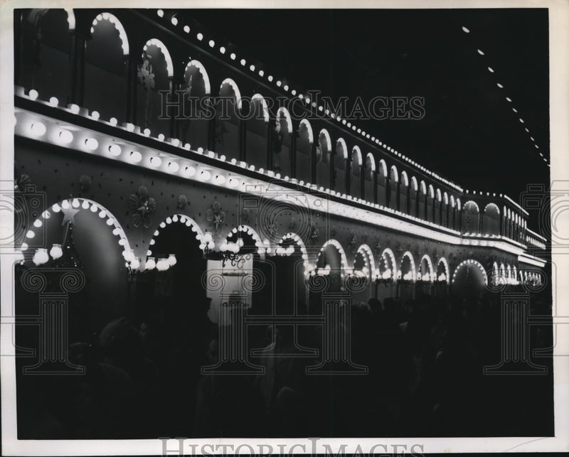 Load image into Gallery viewer, 1957 Press Photo Paris France Christmas decorations on shops
