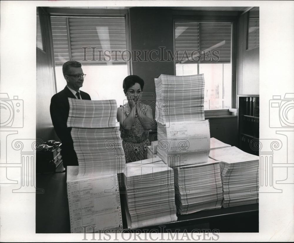 1955 Press Photo Tax rebate forms, Carol Walters sec at Ford Motor Co
