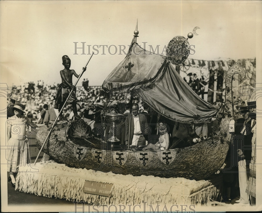1926 Press Photo Norma Dreyer, Daughter of Mr & Mrs. Frank Dreyr in Parade
