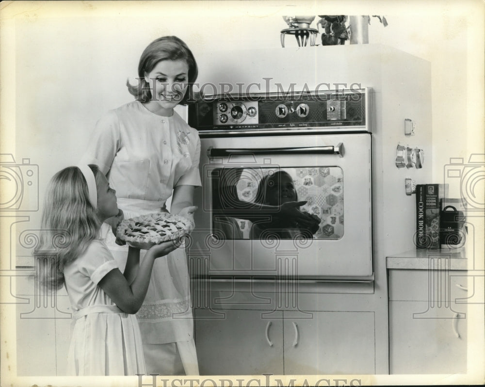 1963 Press Photo New Hotpoint Custom crest electric oven built in the wall