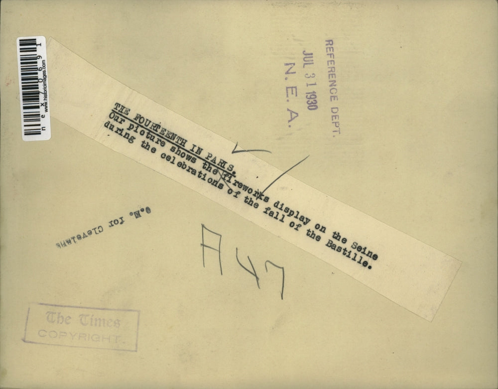 1930 Press Photo Paris France fireworks display on the Seine river