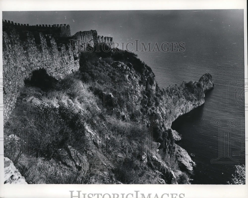 1970 Press Photo Alanya Turkey rocky coastline & Alanya Castle