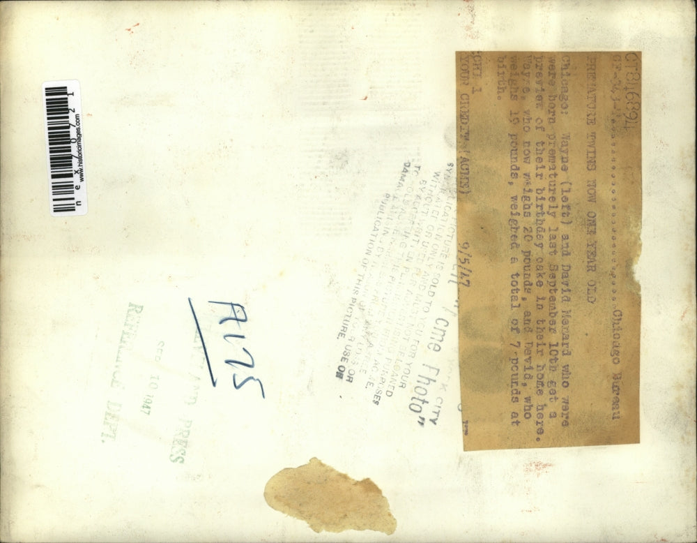 1947 Press Photo Chicago Wayne & David Henard at 1st birthday cake