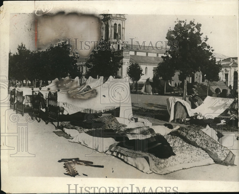 Load image into Gallery viewer, 1929 Press Photo Survivors of Chilean earthquake at Talca
