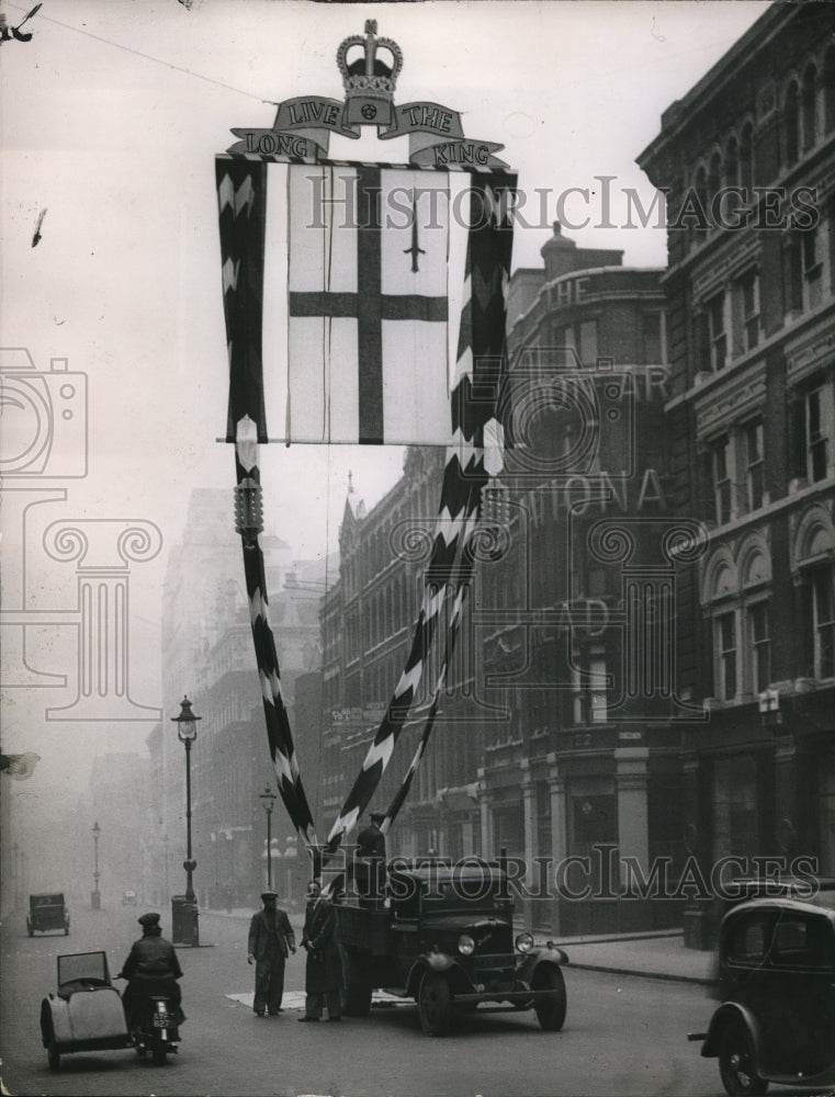 Load image into Gallery viewer, 1937 Press Photo City's Coronation Decoration In London's Financial Center
