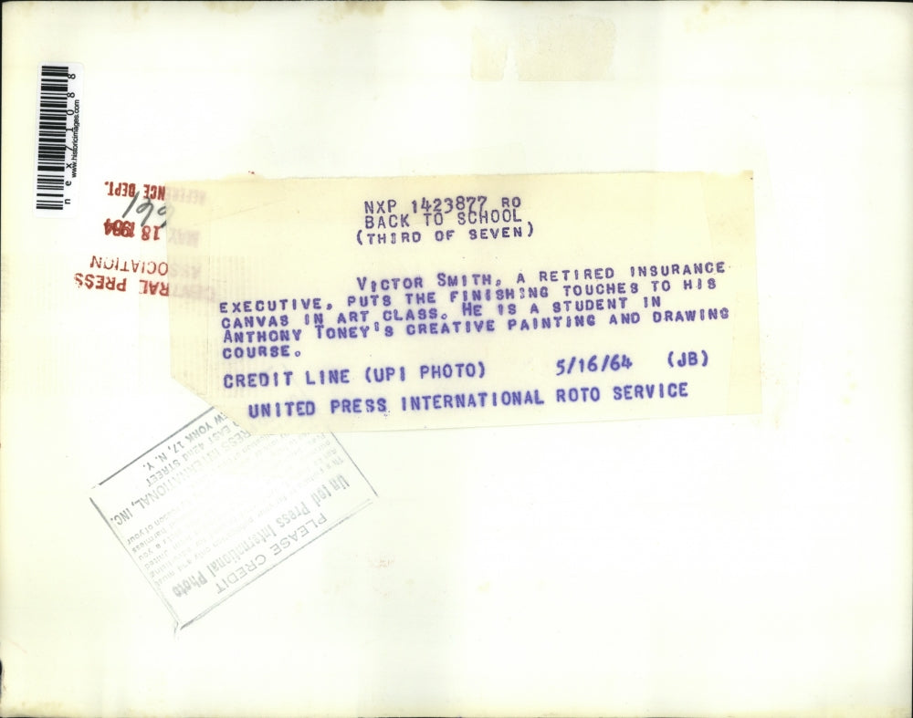 1964 Press Photo Victor Smith painting at Anthony Toney art course