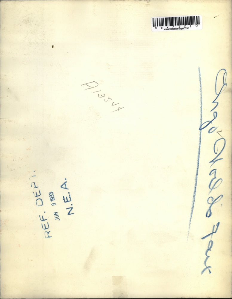 1933 Press Photo Chicago World Tour Girls With Clock