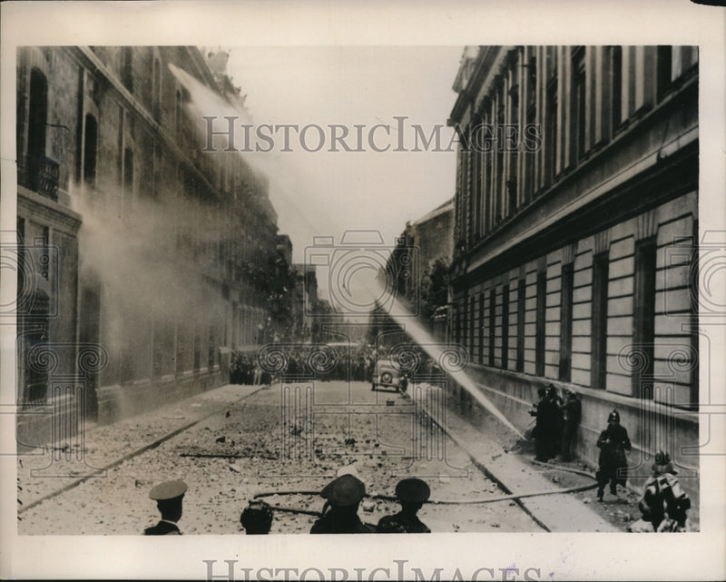 Load image into Gallery viewer, 1940 Press Photo Mexican Students Clash With Political Group - nex71812
